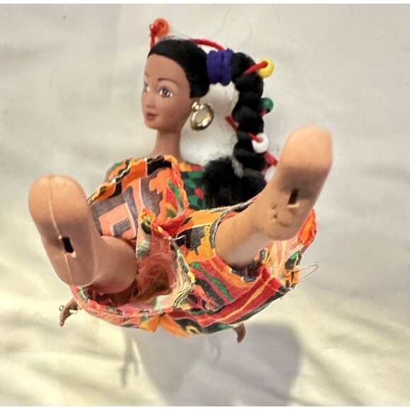 Vintage, Integrity Toys African American Doll With African Clothing, 11.5" 1995 - Picture 5 of 8